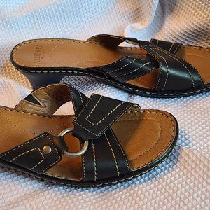 Eastland black leather slides